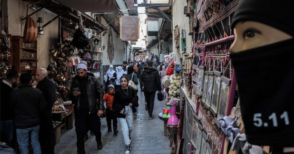 シリア人、帰国ボーナスに誘惑：ダマスカスまでの片道航空券付き現金900ユーロ
