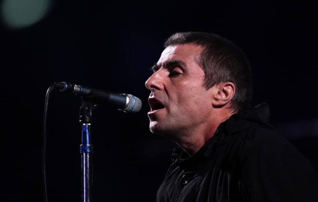 リアム・ギャラガー、オアシスの再結成公演に向けてアルコールを控えると報道