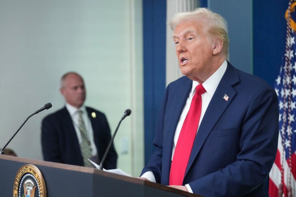 トランプは、レーガン国立飛行機のcrash落の余波でFAAを弱めたとデイを非難する