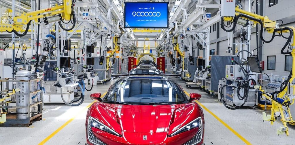 BYDの自動運転車、ちょっとした障害物はジャンプで避けます