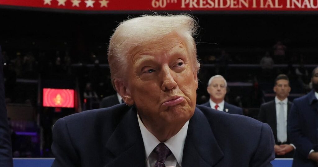 トランプ氏は就任式での支持率急落で潰されるだろう