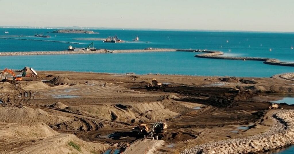 自由の手紙はリネットホルメン沖の水をテストした - 専門家は警鐘を鳴らすが、建設を支援する会社はテストを「役に立たない」と呼んでいる