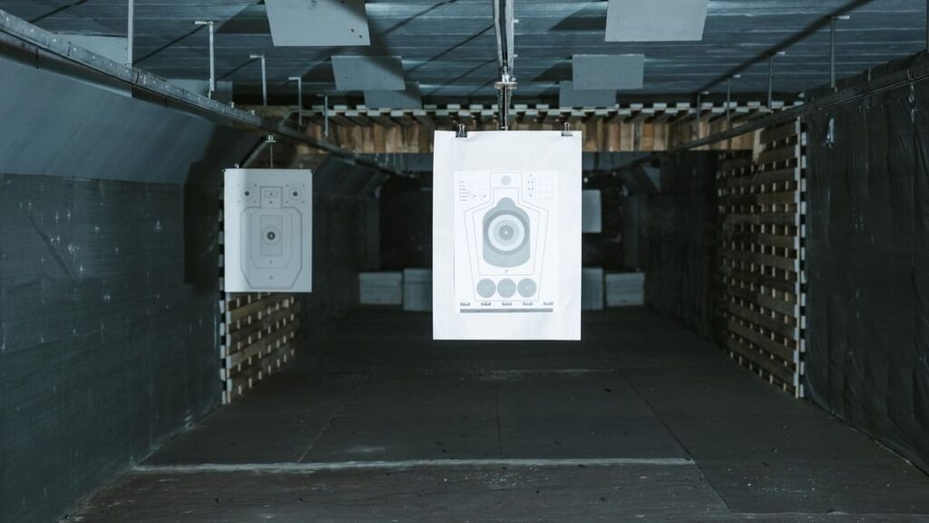 ズノイモの射撃場で未成年の少女が銃による負傷を負った。彼は危篤状態にある