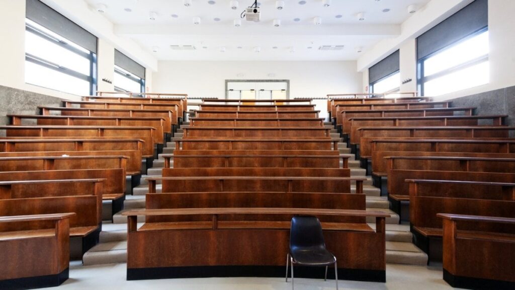 新安保法案第31条:大学生のプライバシーはなくなる? 新安保法案第31条:大学生のプライバシーはなくなる?