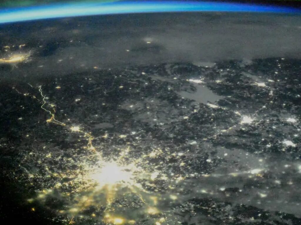 一部の西側当局者はロシアのデータに懐疑的で、宇宙からモスクワを見て経済を判断している