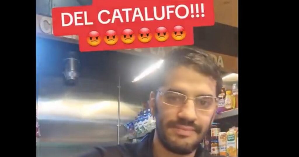 カタルーニャ人と戦争中のクレペリア・デ・ラ・ロトンダの支配人