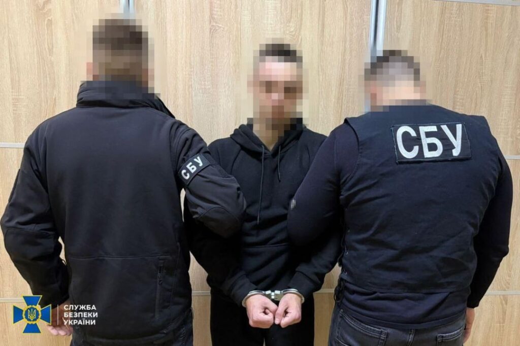 ジトームィルでは、ロシア工作員がアヒルのおもちゃに爆発物を隠し警察部隊を爆破しようとしたが、彼らはSBUと国家警察に拘束された。