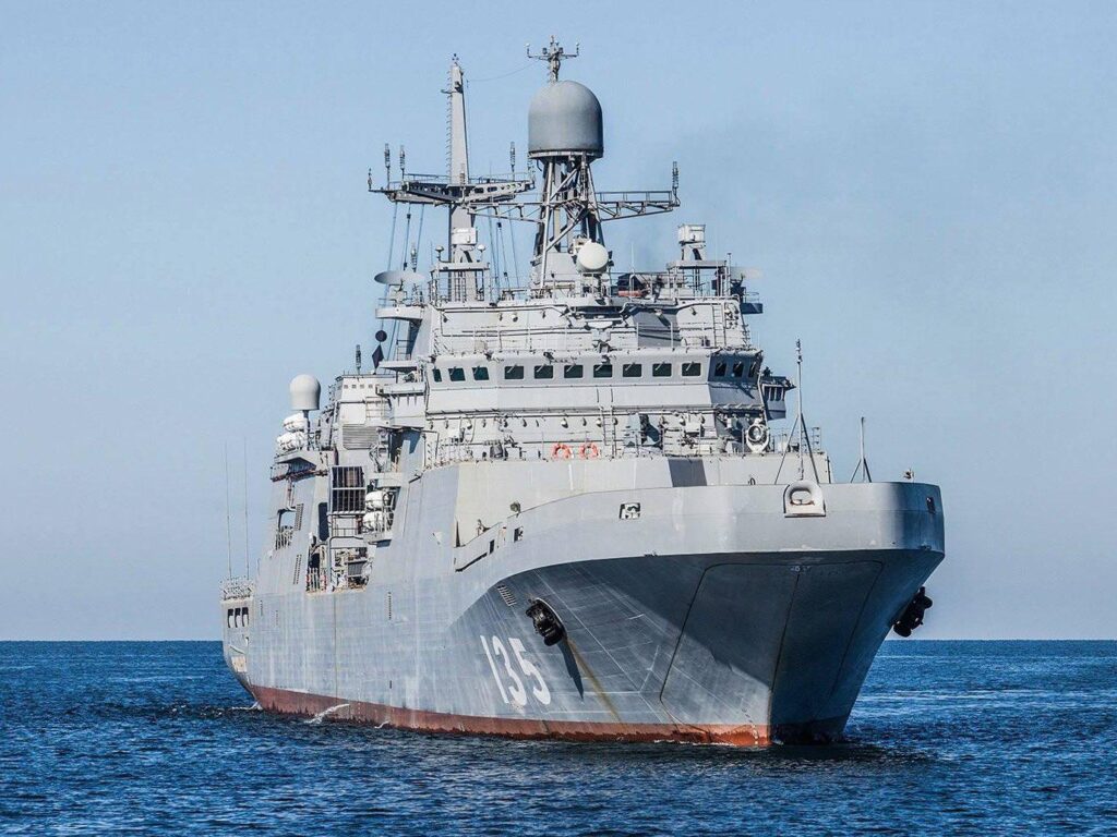 ウクライナは地中海で立ち往生しているロシア船３隻を攻撃できるだろうか？物流船スパルタと大型揚陸艦「イワン・グレン」と「オレキサンダー・オトラコフスキー」は現在、シリア政府によりタルトゥース港への入港を禁止されている。