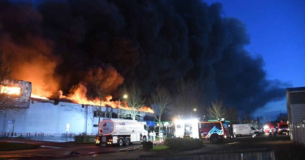 Big Fire in Goes Six（Mediamarktの修理業者エレクトロニクスなど）