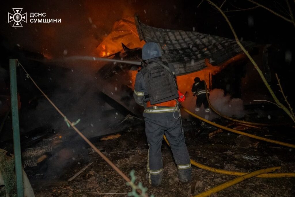 ロシアの無人機がスームィ州を攻撃、児童福祉センターで火災、バス襲撃で２人負傷