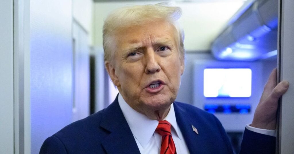 ドナルド・トランプはゴルフをするには「忙しすぎる」と言い、何が起こるかを推測します