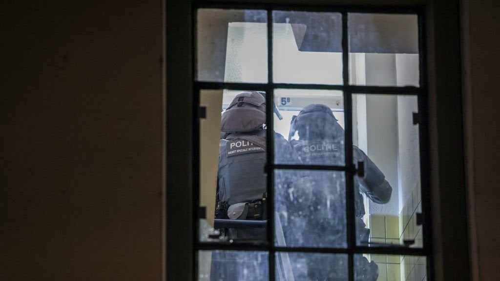 ロッテルダムで警察の強制捜査中に銃撃、1人死亡、2人負傷