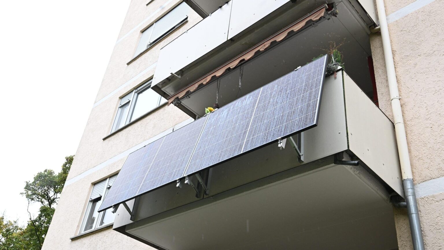 エ◯でお得？　ヨーロッパで拡大する「バルコニーソーラー発電」 の魅力