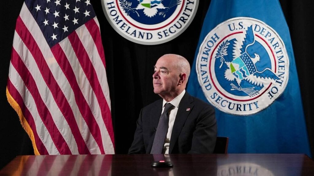マヨルカス国土安全保障長官、今後の脅威を懸念：「アメリカ国民はその広さを理解していないと思う」