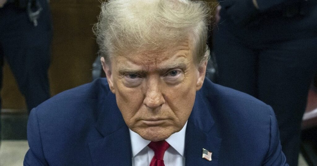 トランプ大統領、国会議事堂暴動記念日を前に選挙否定の建築家を称賛