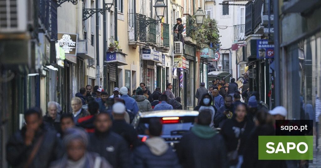 研究者らによると、ポルトガルのメディアは外国人排斥と移民に対する差別を強調している 研究者らによると、ポルトガルのメディアは外国人排斥と移民に対する差別を強調している