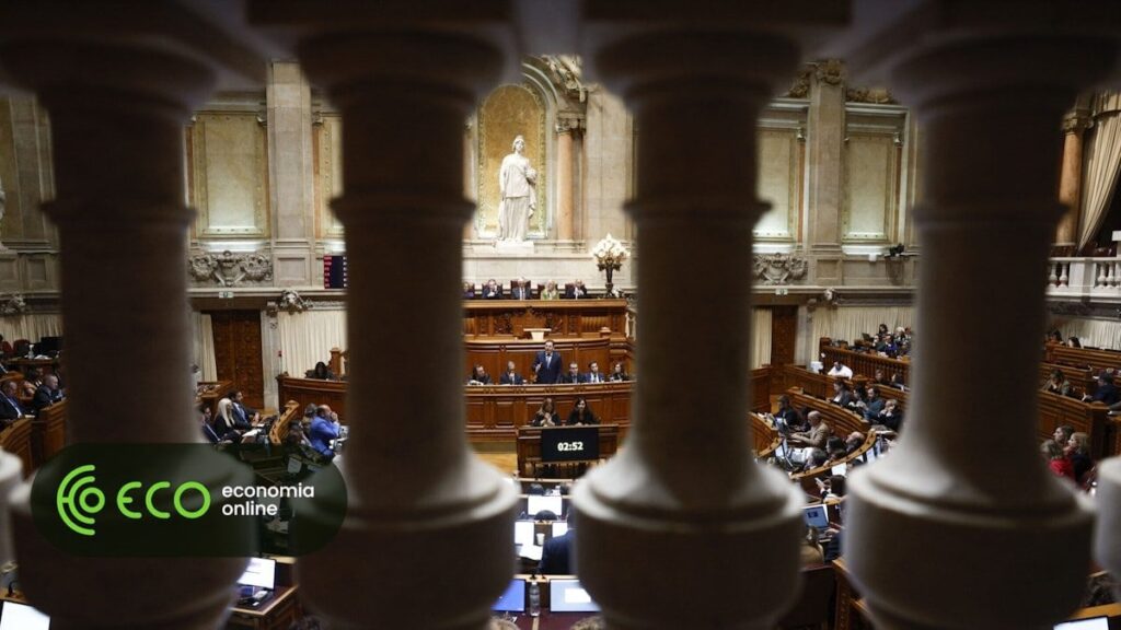 政府議員はすでに本会議に395回出席している
