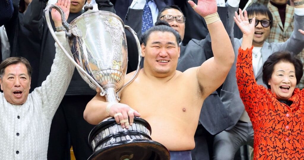 豊昇龍、全会一致で横綱昇進へ　横綱審議委員会