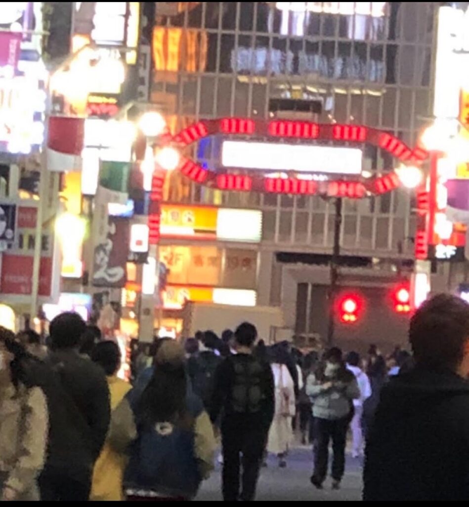 背伸びやハクづけで「昔ワルだった」は言わないこと。組織の中のヒトのアウトローはテンションの上げ下げが大きい、というかここぞというときに上げてくるのが上手いし、怖いしケンカ慣れているし、見た目ではわからない