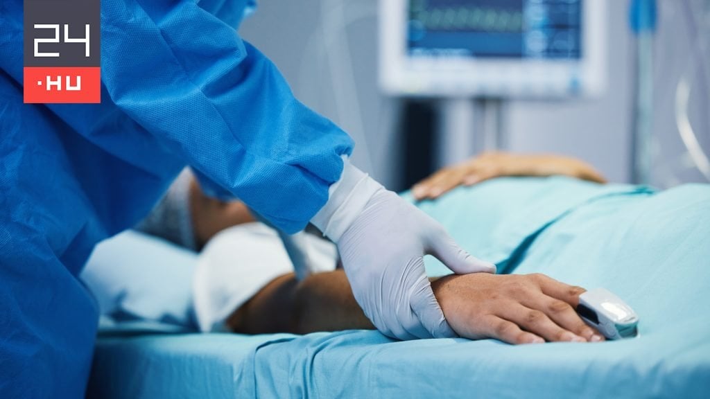 Szeged University Clinicで2人の患者の手術を混合しました