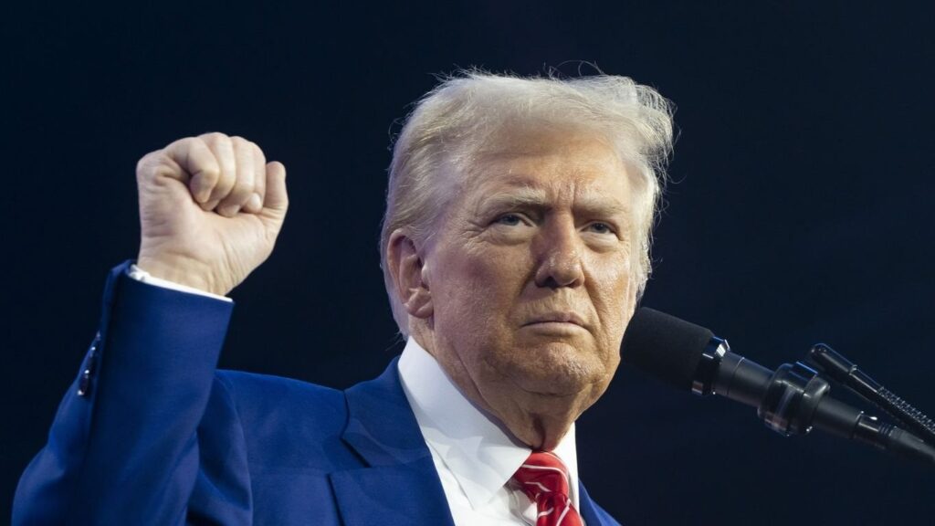 トランプ大統領がミームコインを発表、$TRUMPは一夜にして時価総額320億ドルに上昇