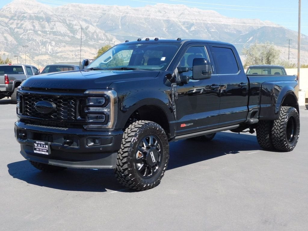 駐車場でそのうちの 1 台、フォード F350 を見たところです。アイルランドでこうしたことには何の意味があるのでしょうか？