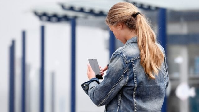 「子どものスマホ使用時間が長ければ長いほど、数学の成績が悪くなる」