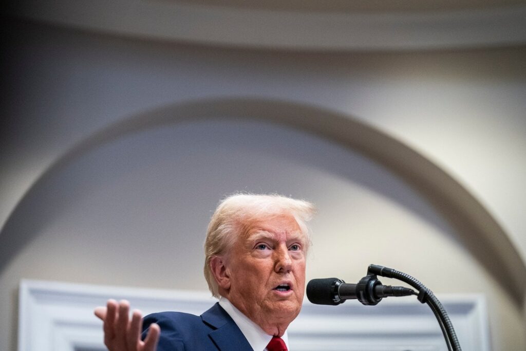 トランプは深夜のパージで少なくとも12人の独立した検査官を解雇します