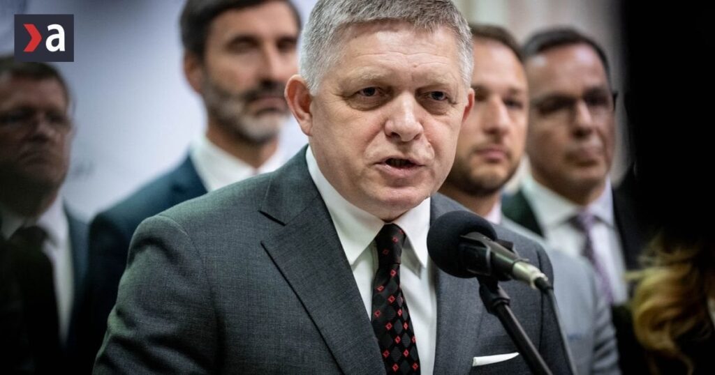 抗議の背景には、ジョージア軍団が必要なのは、FICOの証拠は2年の写真です。レギオンのボスはスロバキアに参加しました