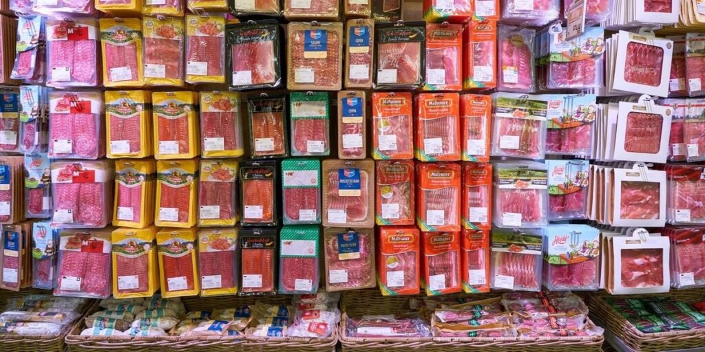Migrosは海外からより安価な肉を輸入しています：「教育の義務はありません」
