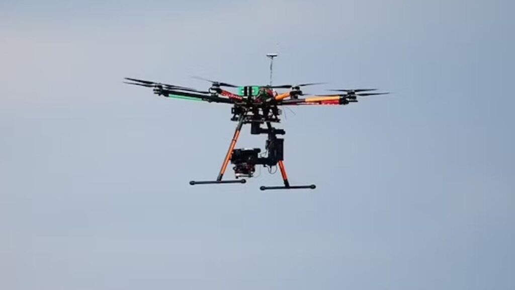 謎のドローンが港で再び目撃される