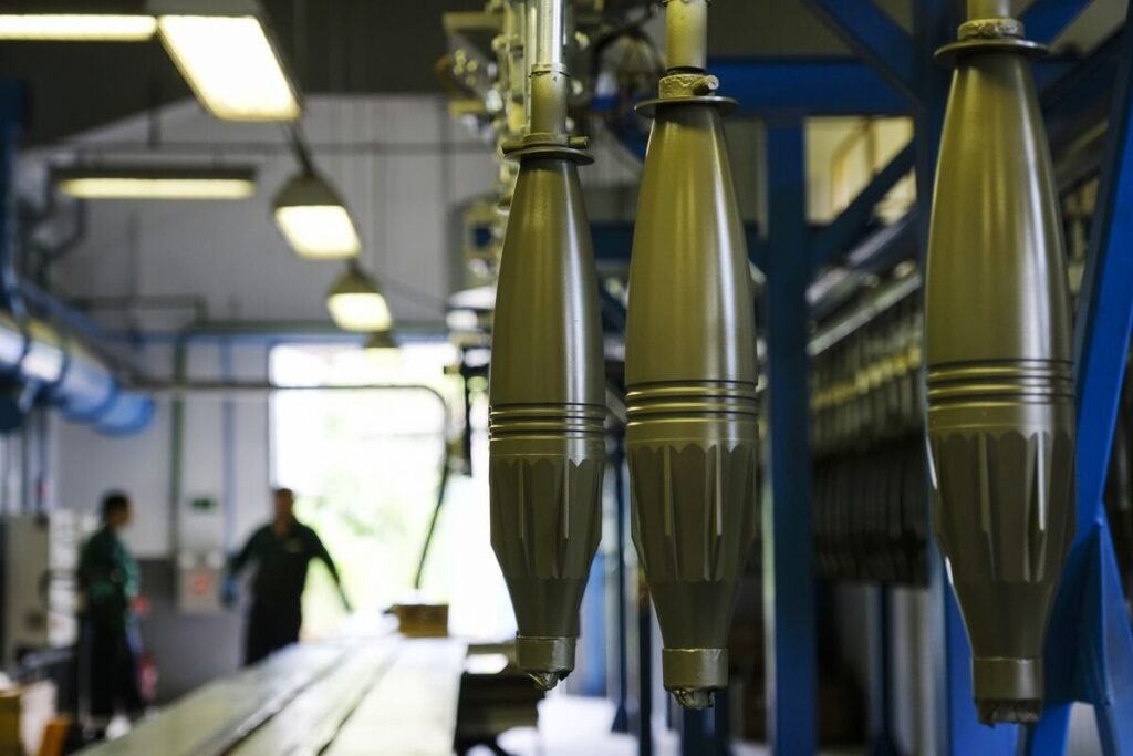 EUの最前線の国は、緊急の防衛ニーズに1,000億ユーロを見ています。EUは、ロシアの国境を越えた4つの加盟国が作成した論文によると、少なくとも100億ユーロ（1000億ドル）の即時投資ニーズに直面しているため、防衛支出を2倍にしなければなりません。リトアニア、エストニア、エストニア、ラトビアとポーランド