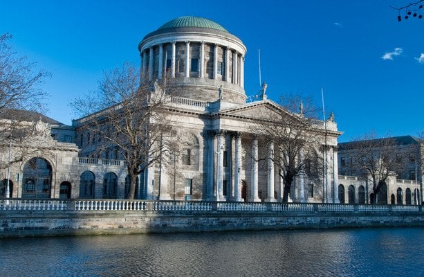 高等裁判所、パレスチナの戦争から逃れたホームレス難民に対する司法審査審理を認める