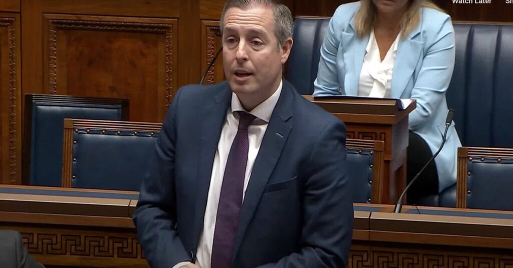 DUP教育大臣、保護者の80％の支持を無視し学校統合を拒否