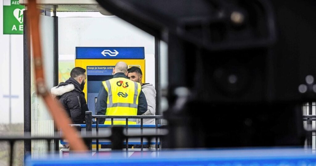 NS、迷惑難民申請者のためマーヒーゼ駅を通過すると脅迫：「満員だ」