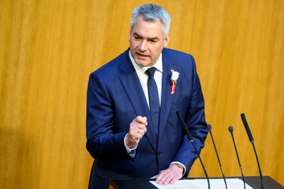 オーストリアの政治危機。オーストリアのカール・ネハマー首相は、首相府およびオーストリア人民党の指導部からも退くと発表した。