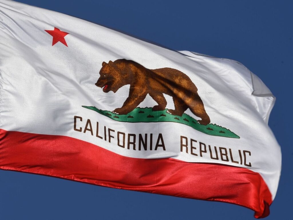カリフォルニア州を独立国にするための法案が署名を集めることが許可されている