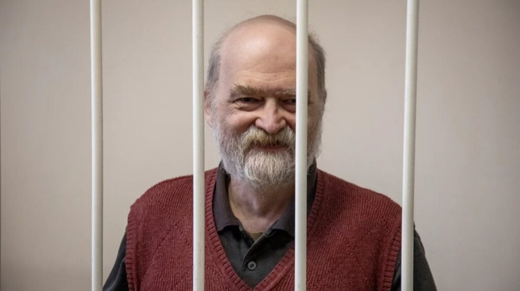 「プーチンは新たなヒトラーだ」－ロシアの歴史家で反体制派のアレクサンドル・スコボフは今日の裁判で最後の言葉を述べた