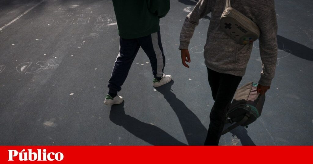 モイタで自閉症の生徒の攻撃性は、学校でスタッフの不足を展示するために戻ってきます