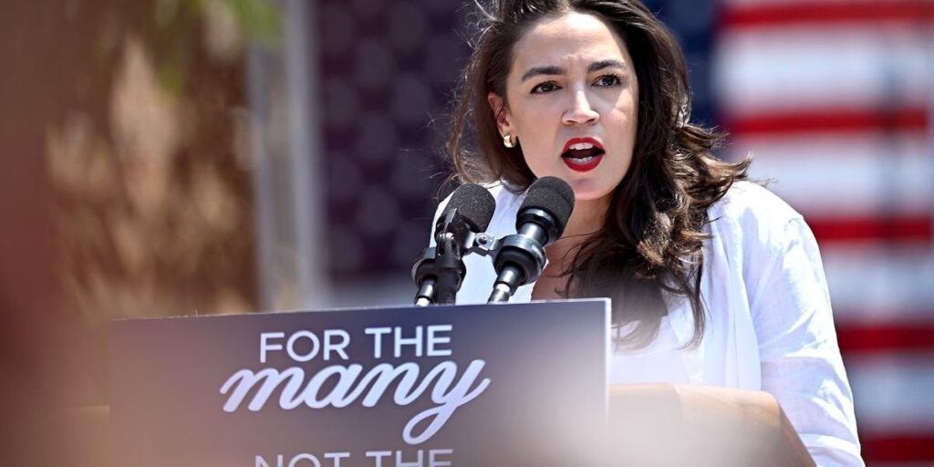 AOC：コロンビアに対するトランプの関税は働く人々を傷つけるでしょう| 「トランプは、すべてのアメリカ人にコーヒーに対してさらに払わようとしている」とニューヨークの民主党代表アレクサンドリア・オカシオ・コルテスは書いた。 「トランプは、労働者階級のアメリカ人にとってインフレを悪化させることです。」