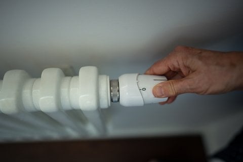ロシアがウクライナ経由のガス供給を停止したことを受け、モルドバ共和国のエネルギー危機が勢いを増している。沿ドニエストルでは、病院を除いてお湯と熱の供給が停止された。