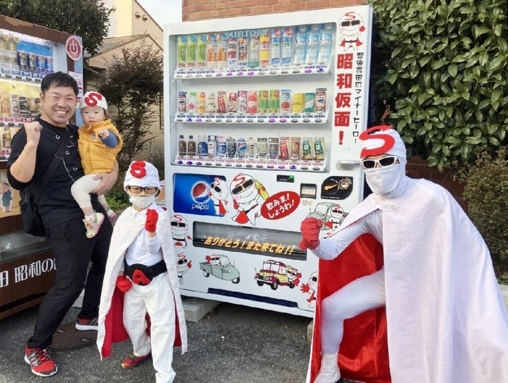 昭和仮面をモチーフにした自販機