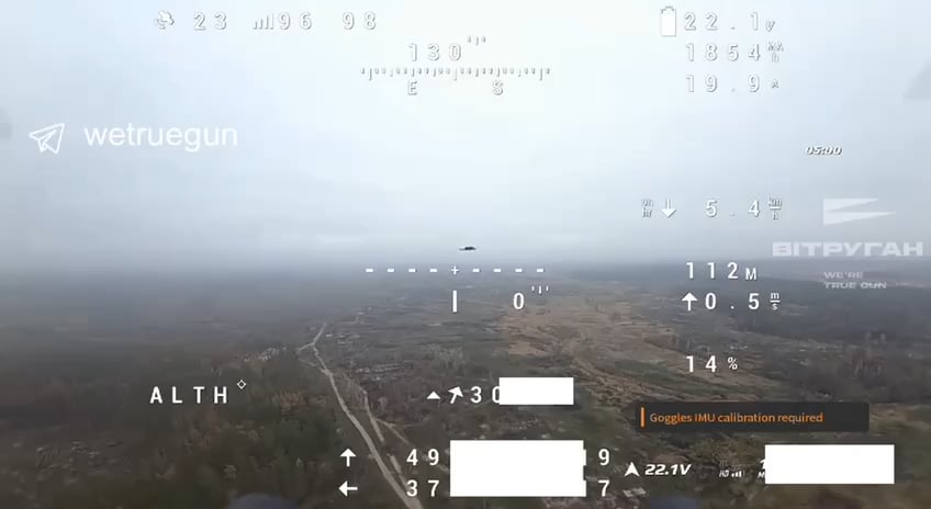 散弾銃を装備したウクライナの無人機がロシアの無人機を追跡