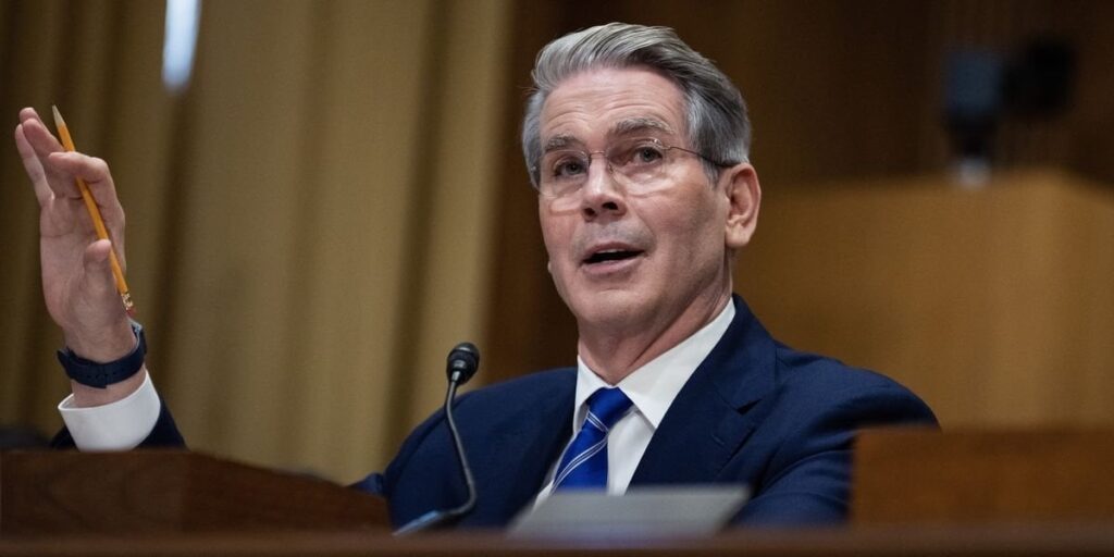 連邦最低賃金は7.25ドル以上に引き上げられるべきでしょうか?トランプ大統領の財務長官指名：「ノーサー」
