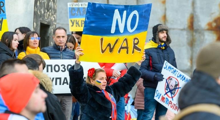ロシアとウクライナの間の紛争によって避難民の権利を保護する上で国際機関が果たす役割について、重要な点を教えていただけますか?