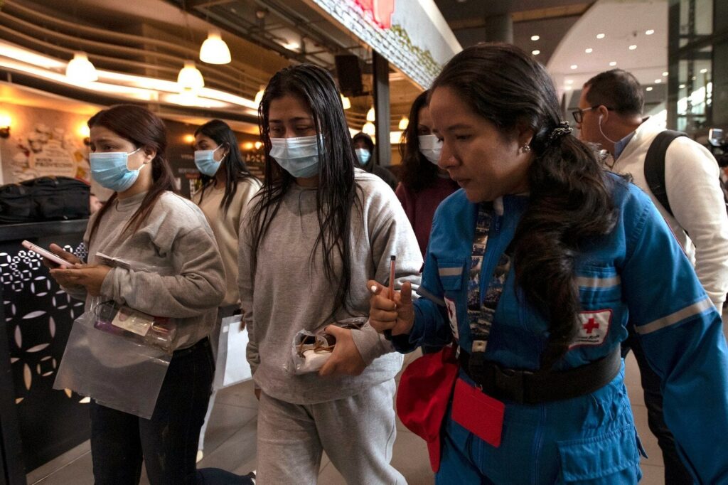トランプは200人のコロンビア人を国外追放した。コロンビアの当局者は言う。 |火曜日にコロンビアに帰国した追放者の中には、2人の妊婦と20人以上の子供がいました。