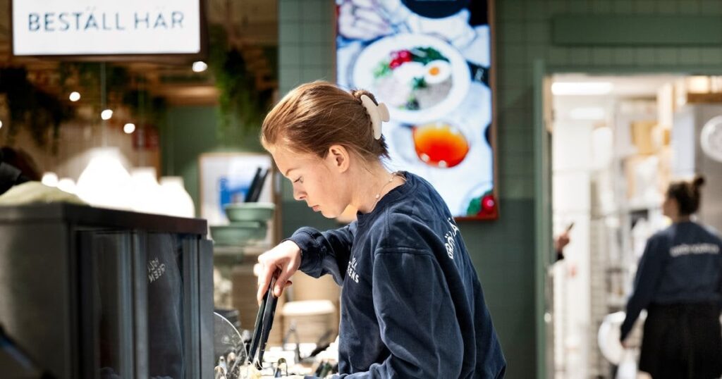 アルマはパートタイマーとして、追加のパスを買うお金を逃しています - そのため、EU は彼女に高い給与を与えることができます