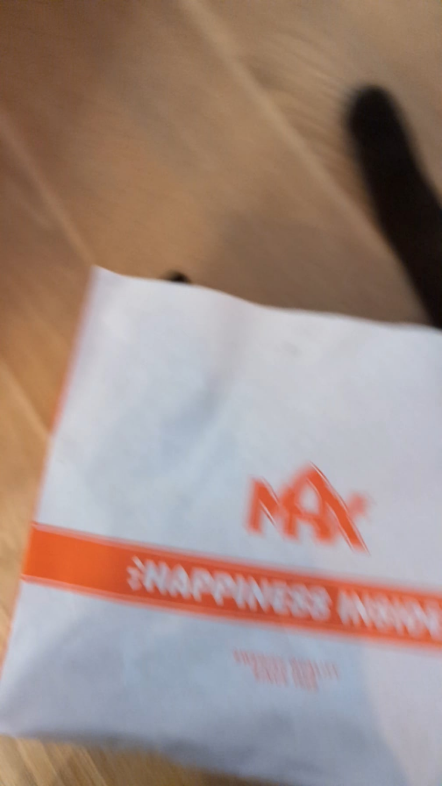 マックスは「Happiness Inside」で本当に届けます！