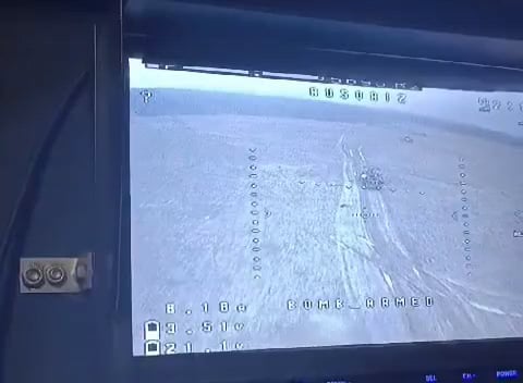 FPVドローンは装甲に多数の歩兵を乗せたロシアのBMDを攻撃した。クルスク地方。