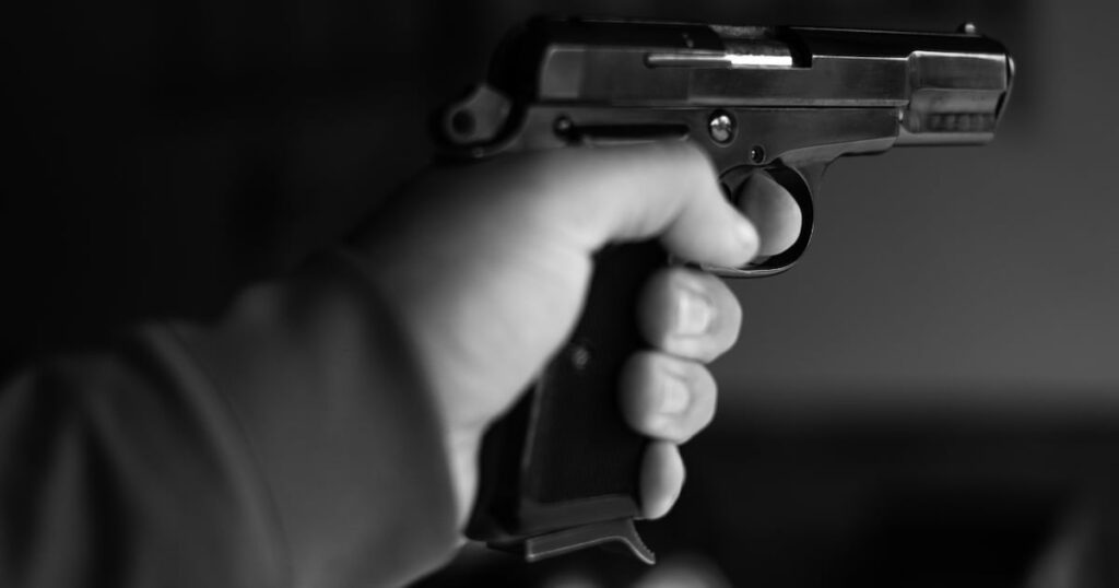 キナハンとハッチの抗争後の時代に投獄される「契約殺人者」が増えるにつれ、銃による襲撃が激減